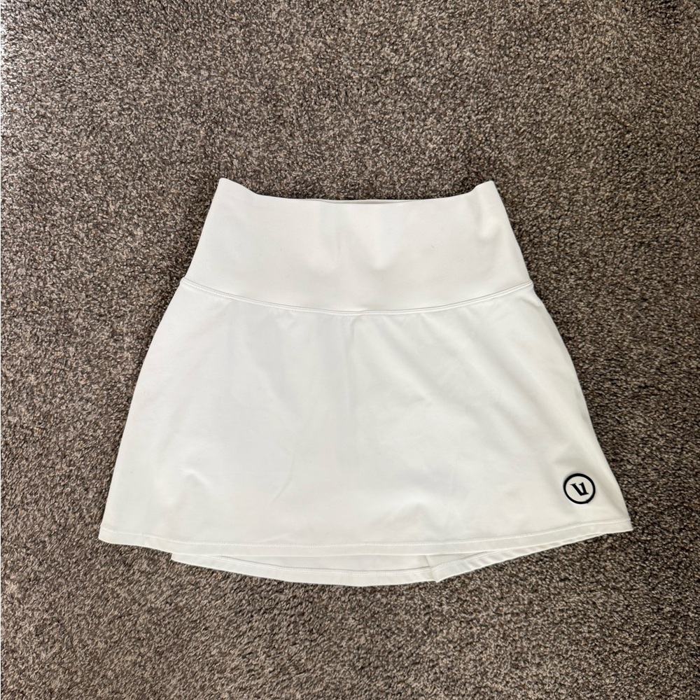 Vuori white volly skirt size Xs